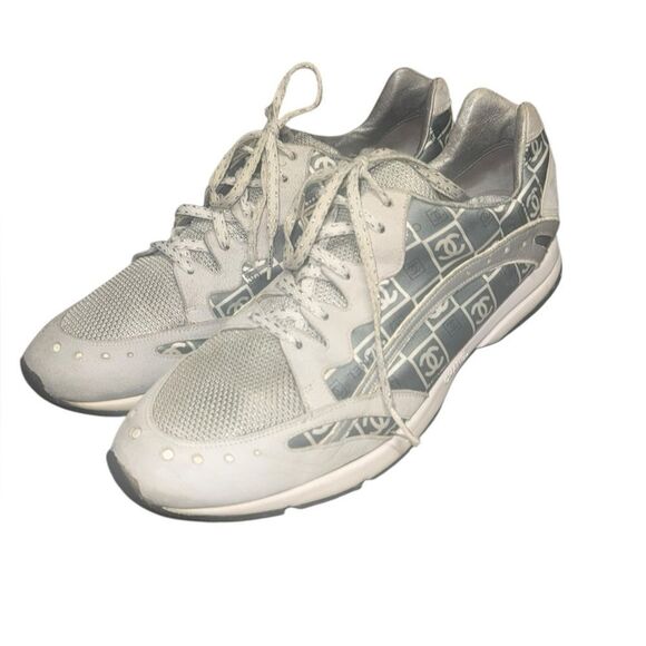 Women’s CHANEL 90s cc logo monogram grey & white lace up athletic sneaker shoes - Picture 3 of 9